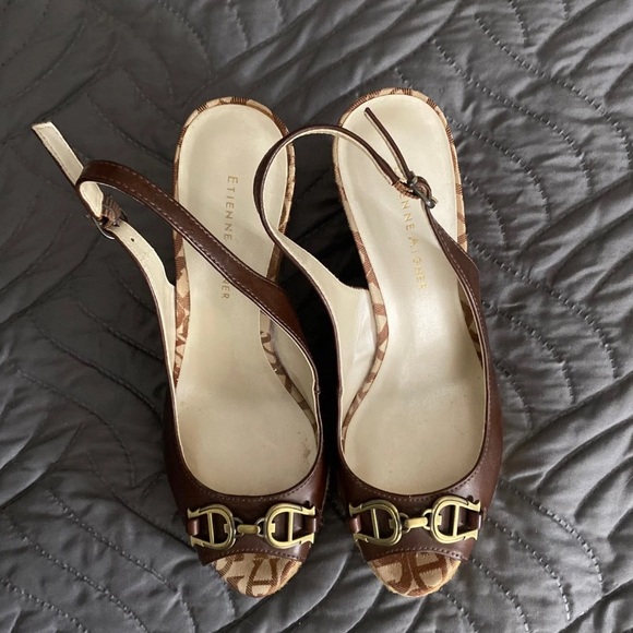 ETIENNE AIGNER wedge. Size 6.5 - Picture 2 of 7